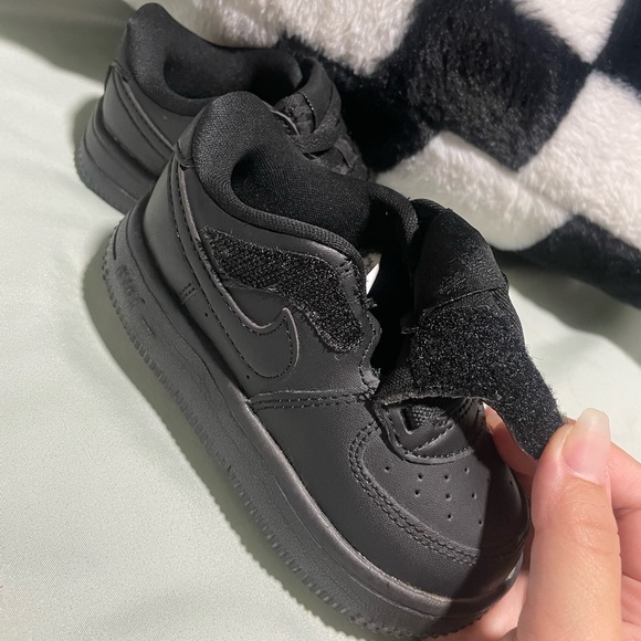 Kids Black Nike Sneakers - Picture 6 of 7